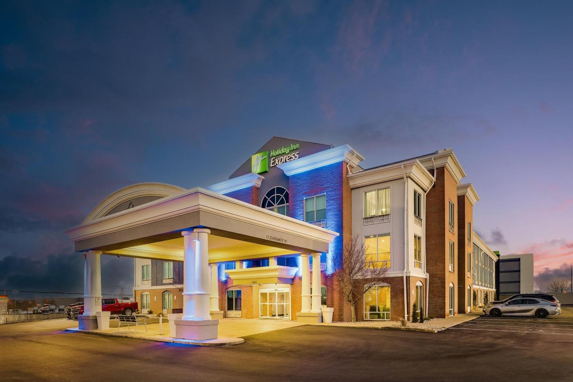 Holiday Inn Express Hotel & Suites Richmond By Ihg Exterior photo