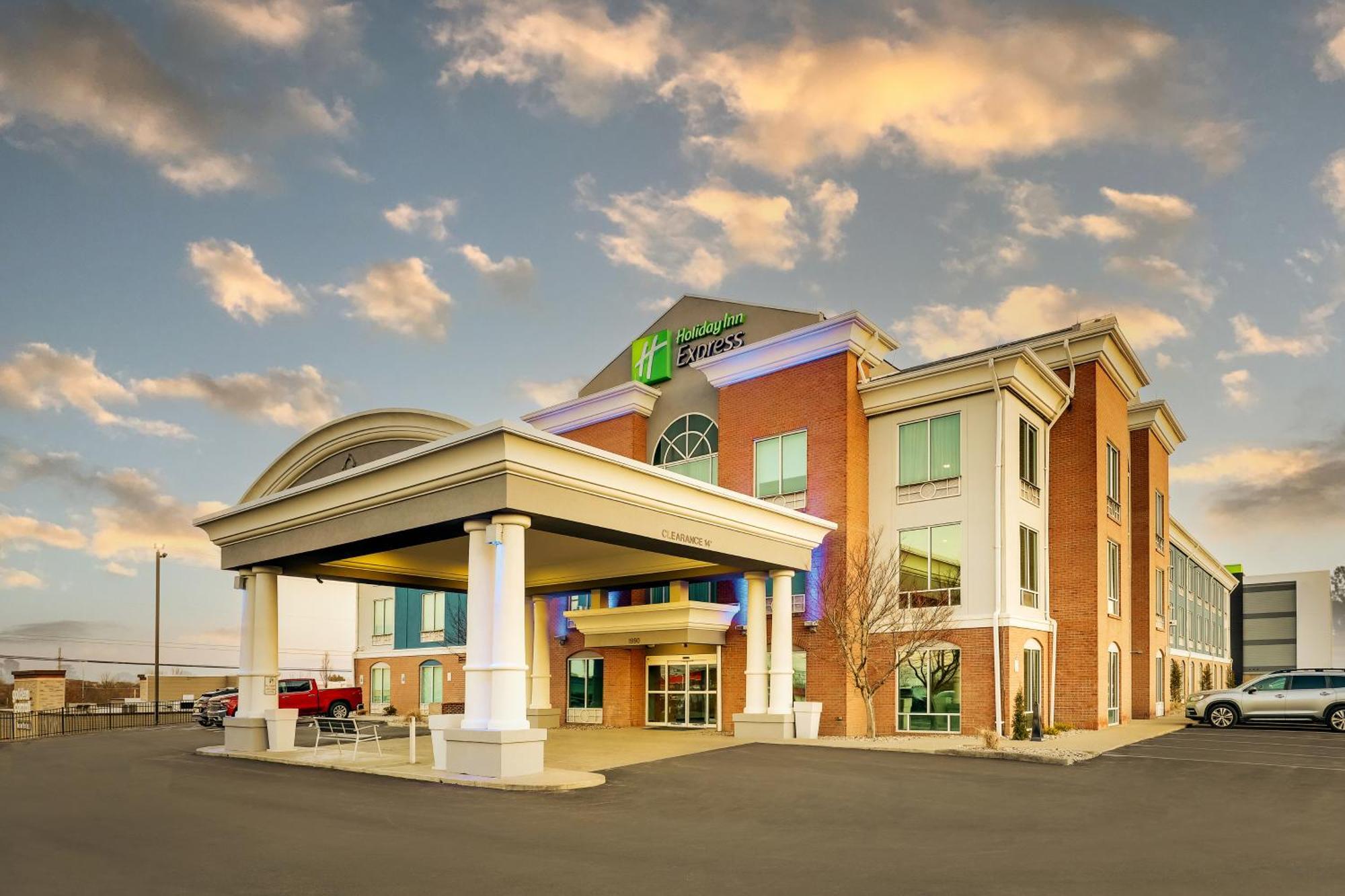 Holiday Inn Express Hotel & Suites Richmond By Ihg Exterior photo