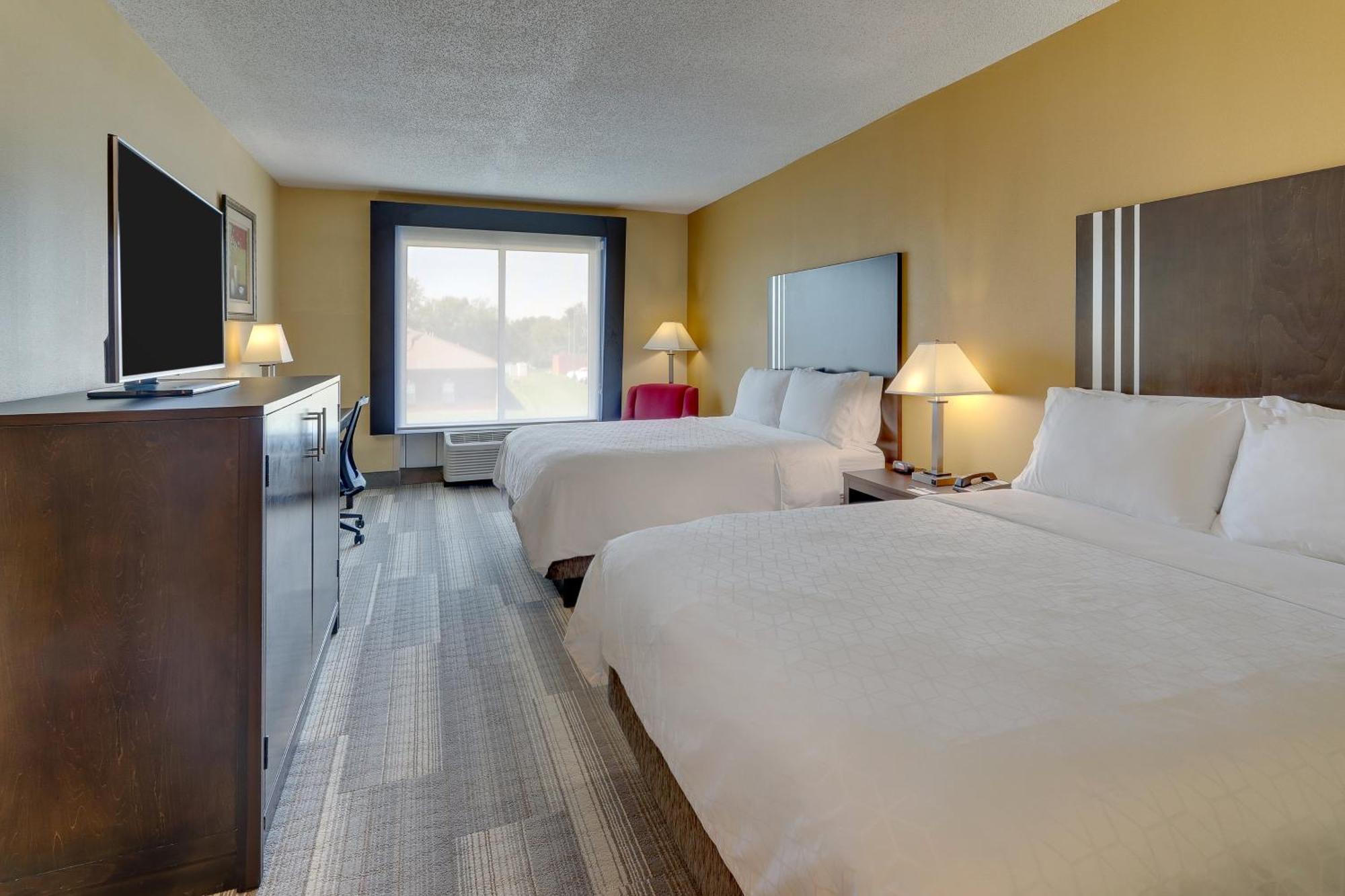 Holiday Inn Express Hotel & Suites Richmond By Ihg Exterior photo
